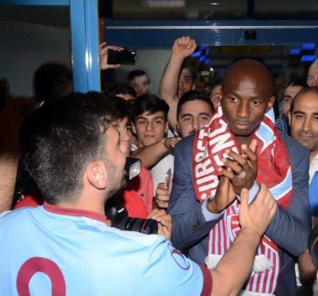 Trabzonspor’Un Yeni Transferi M’Bia Trabzon’A Geldi