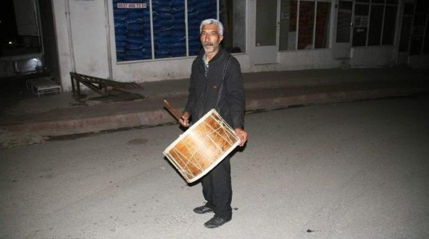 Yozgat&rsquo;ta Vatandaşlar Sahura Davul Sesi İle Uyanıyor