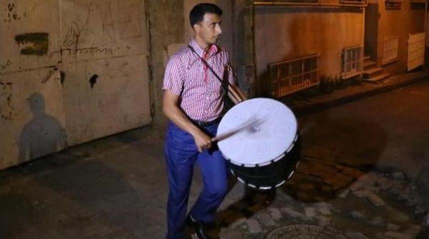 Ramazan Davulcuları, Vatandaşları Ilk Sahura Kaldırdı