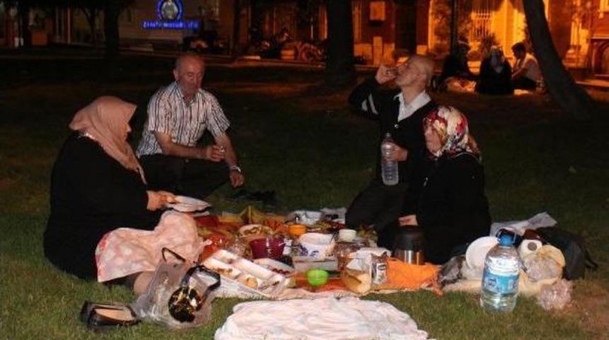 Vatandaşlar Ilk Sahuru Ey&uuml;p Sultan'da Yaptı