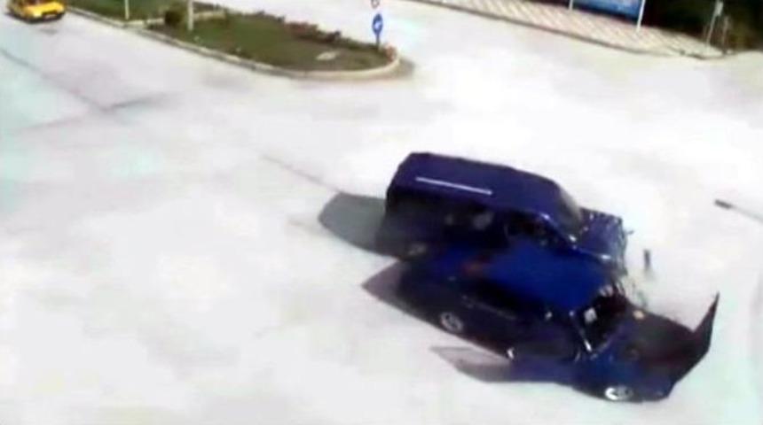 (&ouml;zel Haber) S&uuml;r&uuml;c&uuml;lerin Dikkatsizliği Mobese Kameralarında