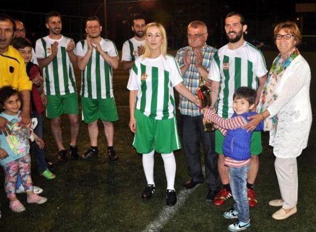 Orhan Kaynar Futbol Turnuvası'nı Karadeniz Gazetesi Kazandı