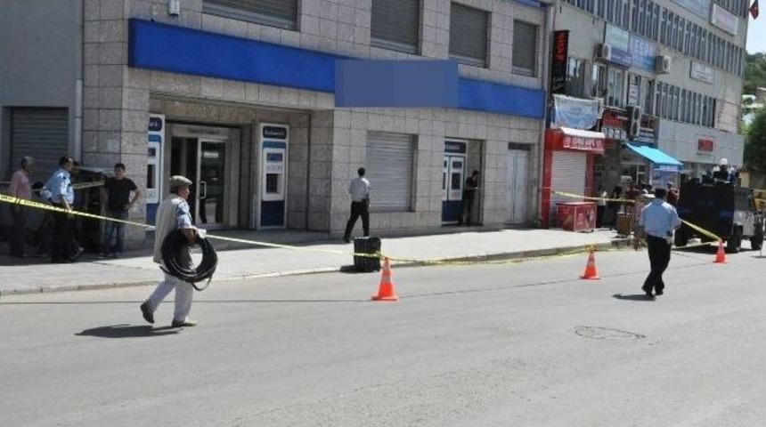 Kentin En İşlek Caddesinde Unutulan Bavul Paniğe Neden Oldu