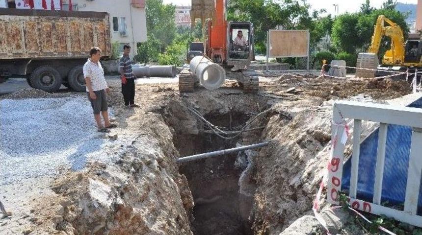 İzmir&rsquo;de Elektrik Kesintisi Vatandaşları &Ccedil;ileden &Ccedil;ıkardı