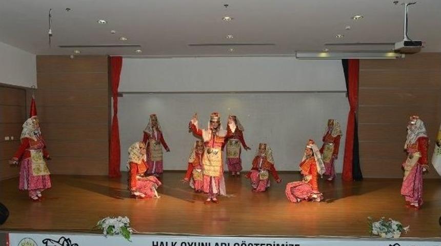 &Ccedil;iğli&rsquo;de Vatandaşları Coşturan T&uuml;rk Halk Oyunları G&ouml;sterisi