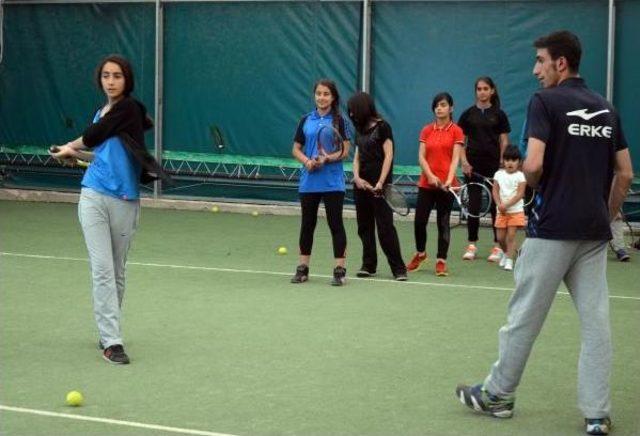 Gecekondudan Tenis Şampiyonluklarına 3