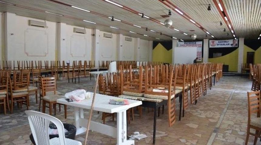 K&uuml;lt&uuml;r Sitesi Bu Akşamki İlk İftar İ&ccedil;in &Ouml;zenle Elden Ge&ccedil;iriliyor