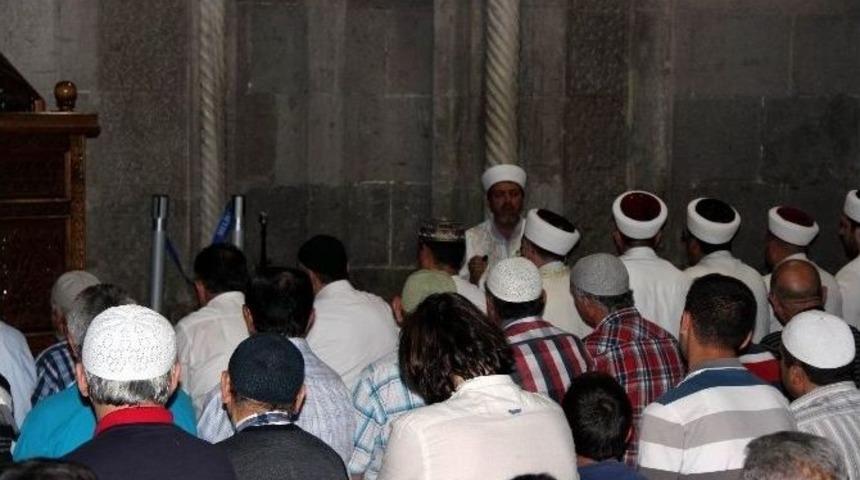 Kayseri&rsquo;de İlk Teravih Namazı Kılındı