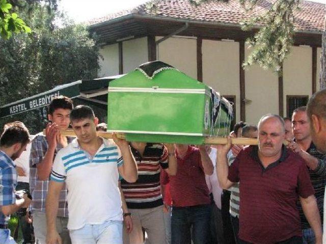 13 Yaşındaki Tek Yumurta Ikizlerini Ölüm Ayırdı