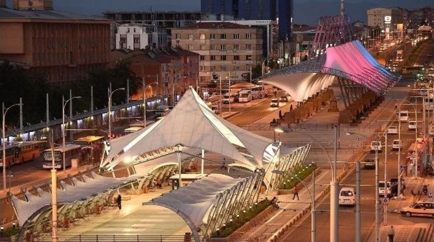 15 D&ouml;n&uuml;ml&uuml;k Meydanda Aydınlatma &Ccedil;alışması