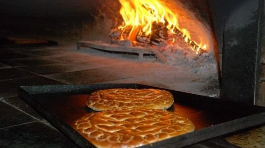 Ramazan&rsquo;a &Ouml;zel &Ccedil;&ouml;rekler Tezgahlardaki Yerini Aldı