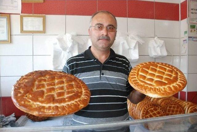 Ramazan’a Özel Çörekler Tezgahlardaki Yerini Aldı