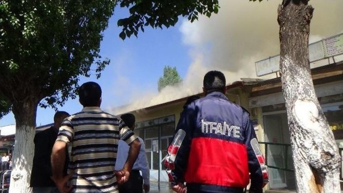 Kars&rsquo;ta İş Yerinde &Ccedil;ıkan Yangın Korkuttu