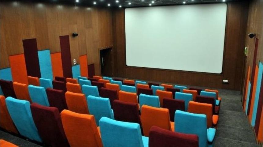Varsak Sinema Salonuna Kavuştu