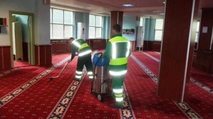 Beyoğlu&rsquo;nda Camiler Ramazan&rsquo;da Pırıl Pırıl