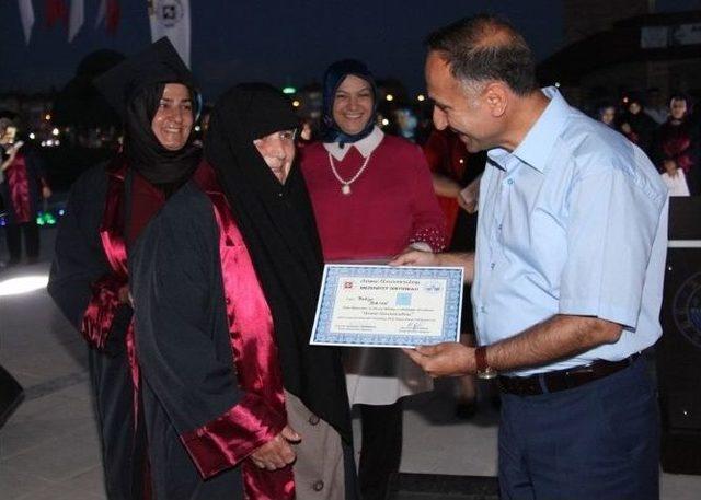 Türkiye’nin 5. Anne Üniversitesi İkinci Kez Mezunlarını Verdi