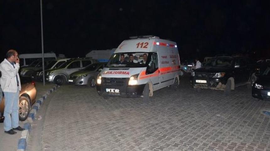 Şemdinli&rsquo;de Asker-ka&ccedil;ak&ccedil;ı Gerginliği: 3 Yaralı