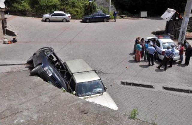 Otomobil Park Halindeki Otomobilin &Uuml;zerine Devrildi 1