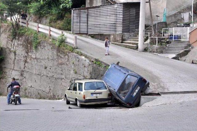 Otomobil Park Halindeki Otomobilin &Uuml;zerine Devrildi 2