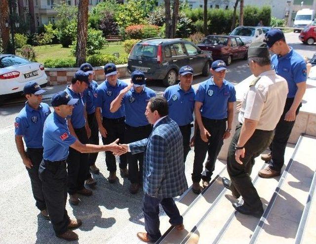 Kayıp Defineciyi Bulan Jak Ekibi Vali Balkanlıoğlu&rsquo;nu Ziyaret Etti 1