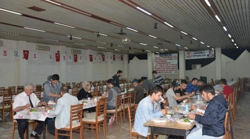 Vatandaşlar Sahur Sofrasında Da Bir Araya Geldi