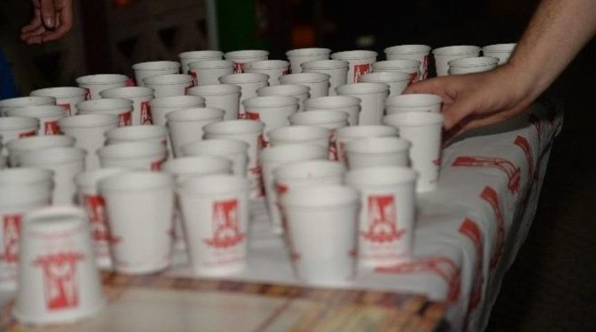 Bilecik Belediyesi&rsquo;nden Teravih &Ccedil;ıkışı Cemaate Osmanlı Şerbeti İkramı