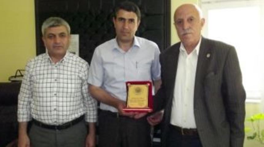 Tayini &Ccedil;ıkan Personele Plaket