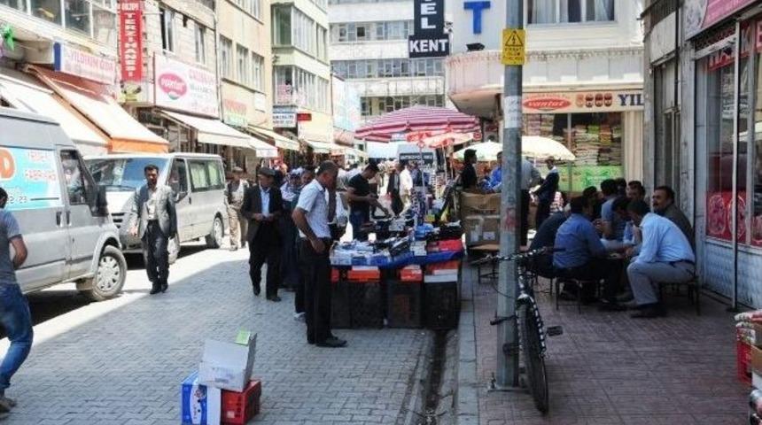 Van Sokakları Seyyar Satıcılarla Dolup Taşıyor