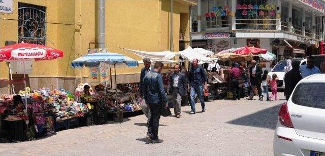 Van Sokakları Seyyar Satıcılarla Dolup Taşıyor