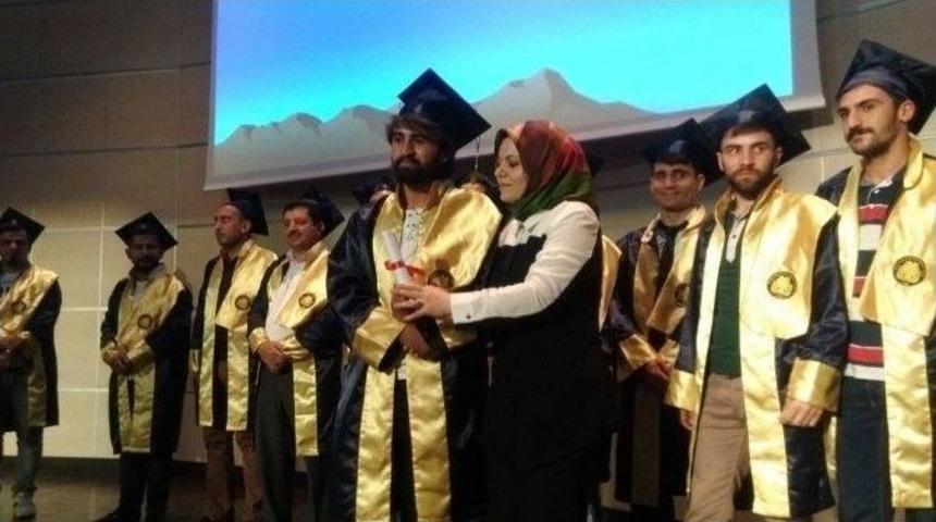 Silvan Meslek Y&uuml;ksekokulu &Ouml;ğrencileri İ&ccedil;in Mezuniyet T&ouml;reni