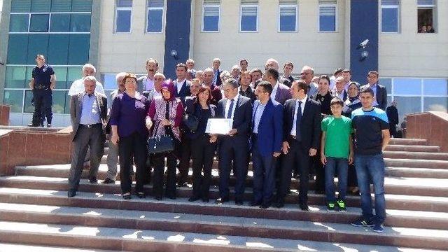 Ak Parti Kars Milletvekili U&ccedil;um Mazbatasını Aldı 3