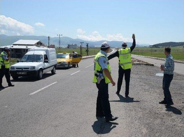 Sarıkamış’ta Trafik Ekiplerinden Sürücülere Ramazan Uyarısı