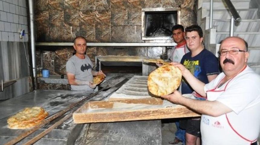 Ramazan Pidesi &Ouml;demiş&rsquo;te Bu Yılda 1 Tl 50 Kuruş