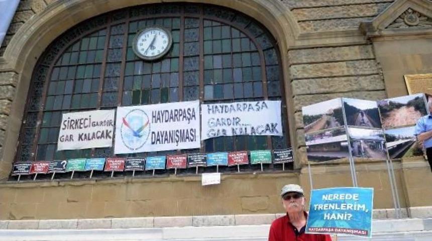 Haydarpaşa Gar'ında Tren Seferi Protestosu