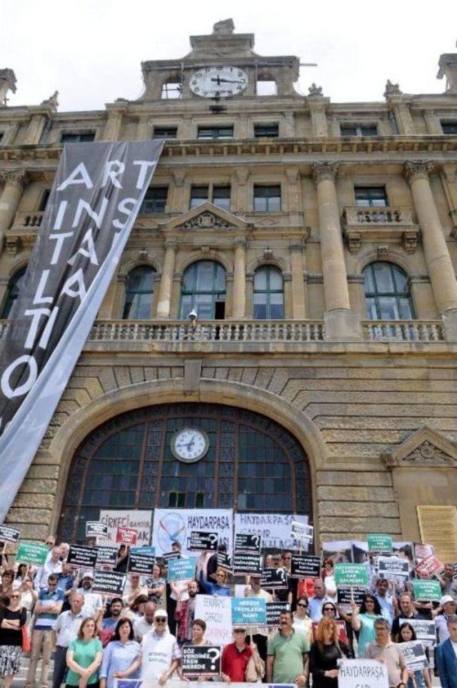 Haydarpaşa Gar'ında Tren Seferi Protestosu