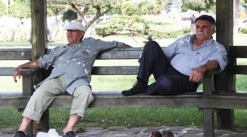 Adana Sıcağında Ramazan&rsquo;ın İlk G&uuml;n&uuml;