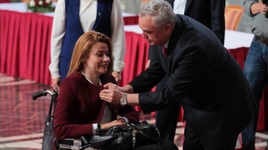 Tekerlekli Sandalyesiyle Meclise Gelip Kaydını Yaptırdı