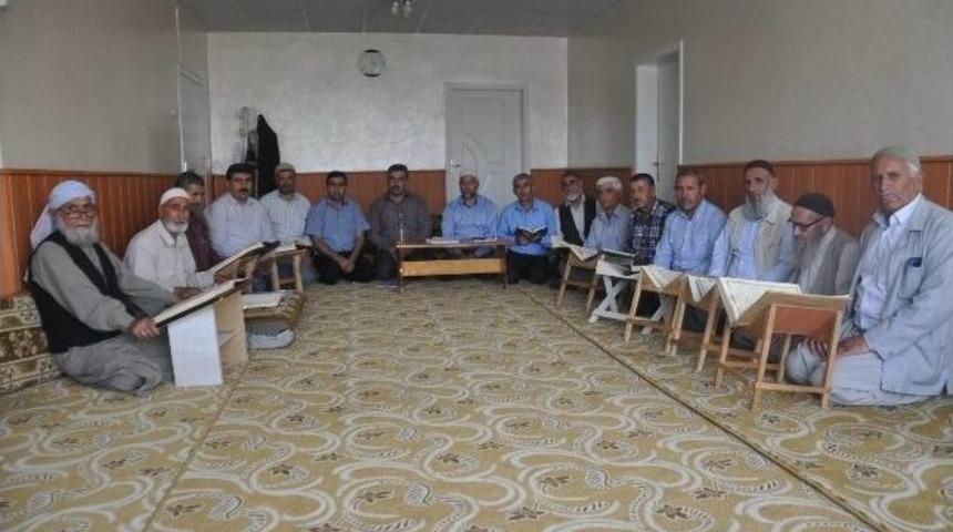 82 Yaşında Kuran&rsquo;ı &Ouml;ğrendiler