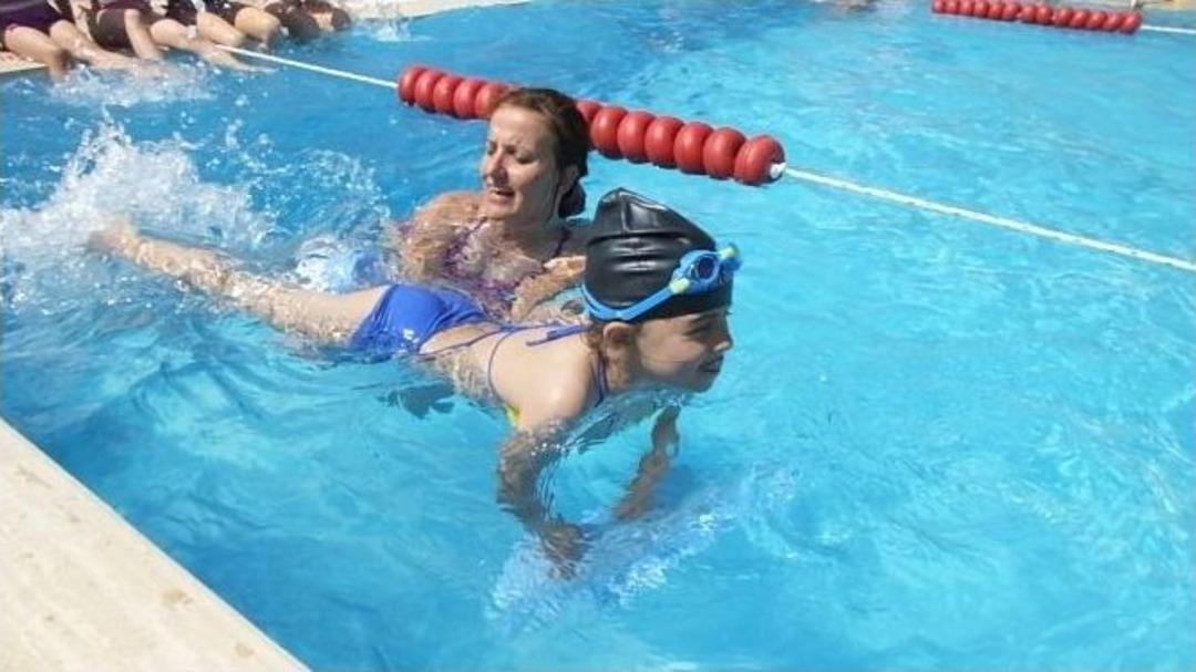 Burhaniye&rsquo;de &Ccedil;ocuklar Havuzla Tanıştı