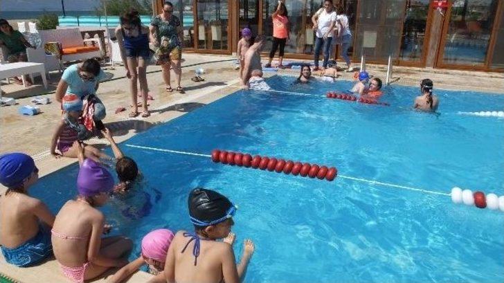 Burhaniye’de Çocuklar Havuzla Tanıştı G3