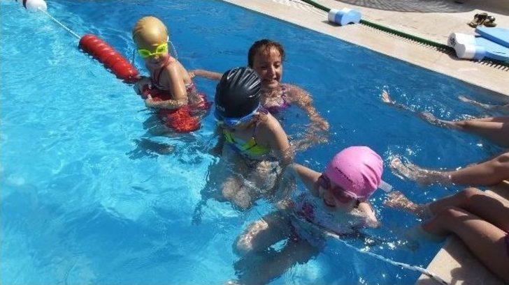 Burhaniye’de Çocuklar Havuzla Tanıştı G5