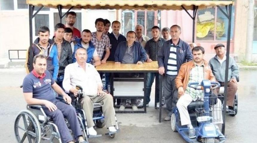 &Uuml;niversitelilerden Engellilerin Hayatını Kolaylaştıran &Ccedil;alışma