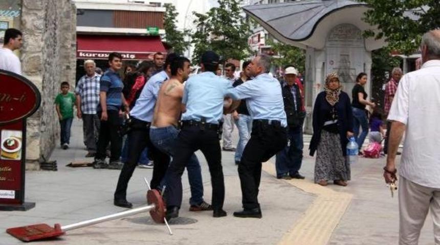 Kuzenler Mısır Tezgahı I&ccedil;in Kavga Etti