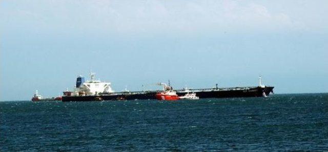 Petrol Y&uuml;kl&uuml; Tanker Ahırkapı A&ccedil;ıklarında Karaya Oturdu (3) 1