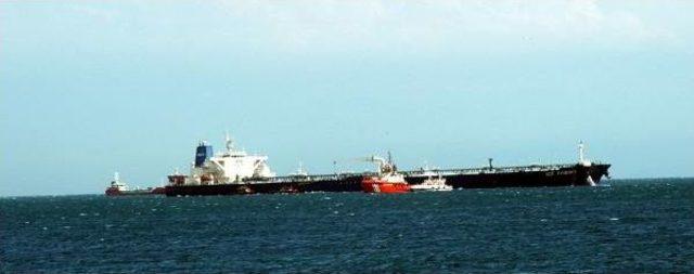 Petrol Y&uuml;kl&uuml; Tanker Ahırkapı A&ccedil;ıklarında Karaya Oturdu (3) 2