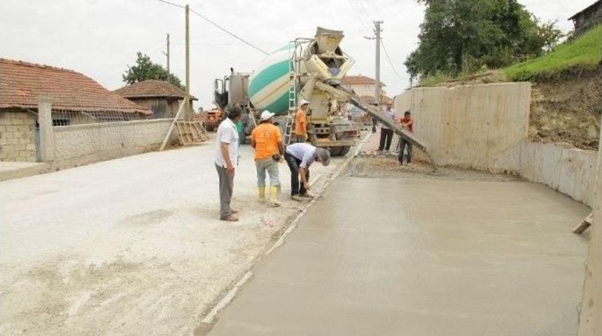 Başiskele&rsquo;de Beton Yol &Ccedil;alışmaları Devam Ediyor