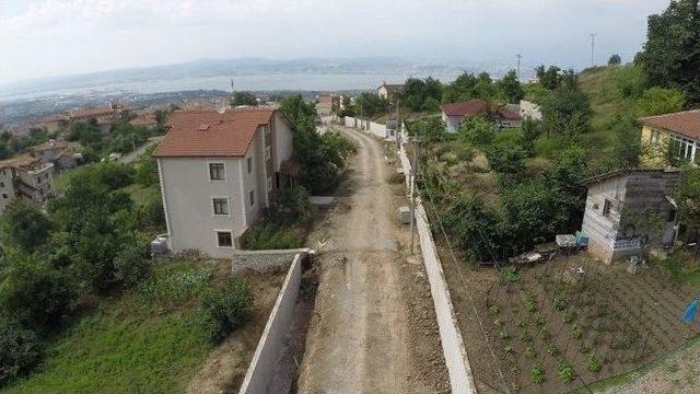 Başiskele’de Beton Yol Çalışmaları Devam Ediyor