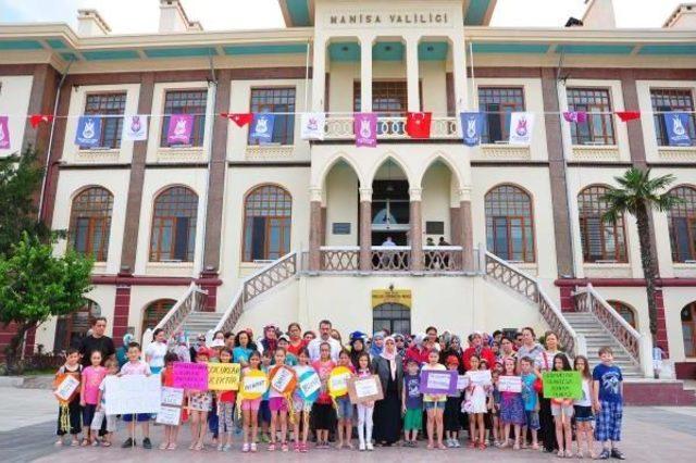 Öğrenci Ve Velilerinden 'okuluma Dokunma' Eylemi