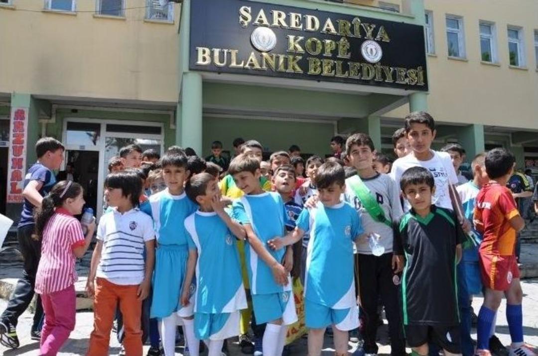 07-13 Yaş Futbol Turnuvası Coşkuyla Başladı