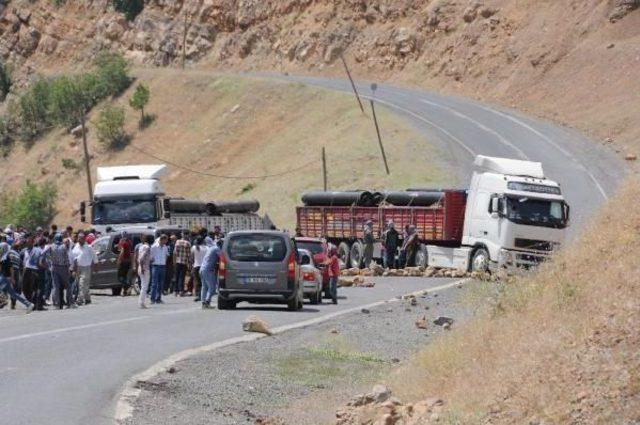 Çukurca'da, Sınırda 'güvenlik Yolu' Protestosunda Olay Çıktı